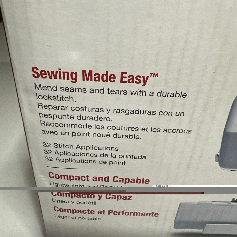 SINGER M1000 32-Stitch Sewing Machine - Mending M1000 - White